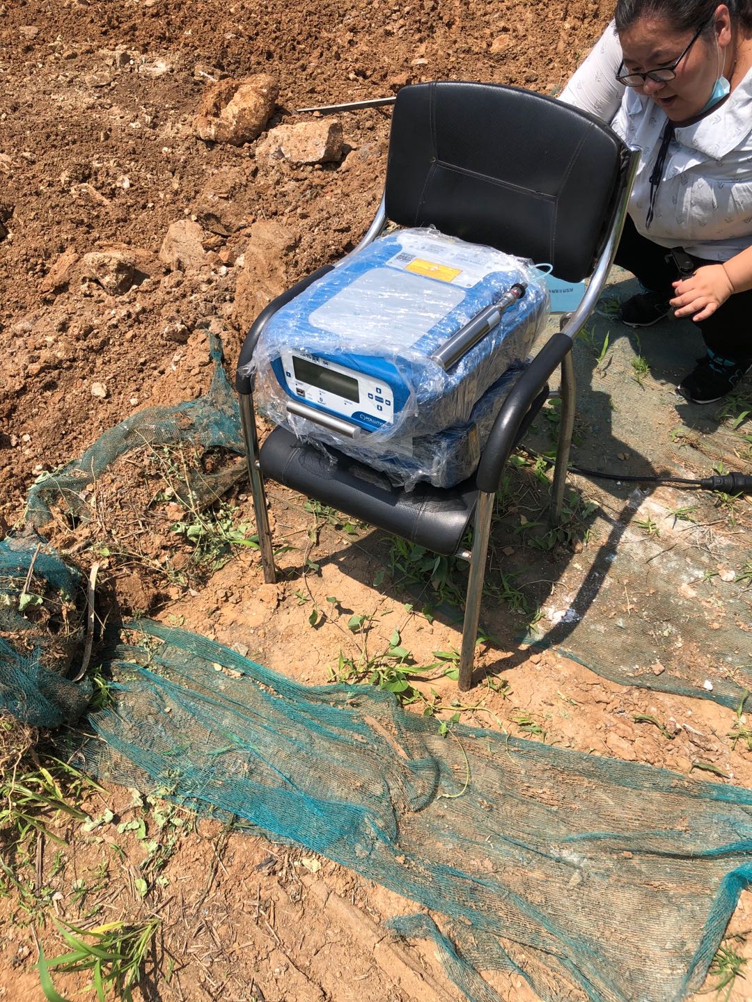 淄博市環(huán)保局監(jiān)察科聯(lián)合執(zhí)法科進(jìn)行執(zhí)法檢測