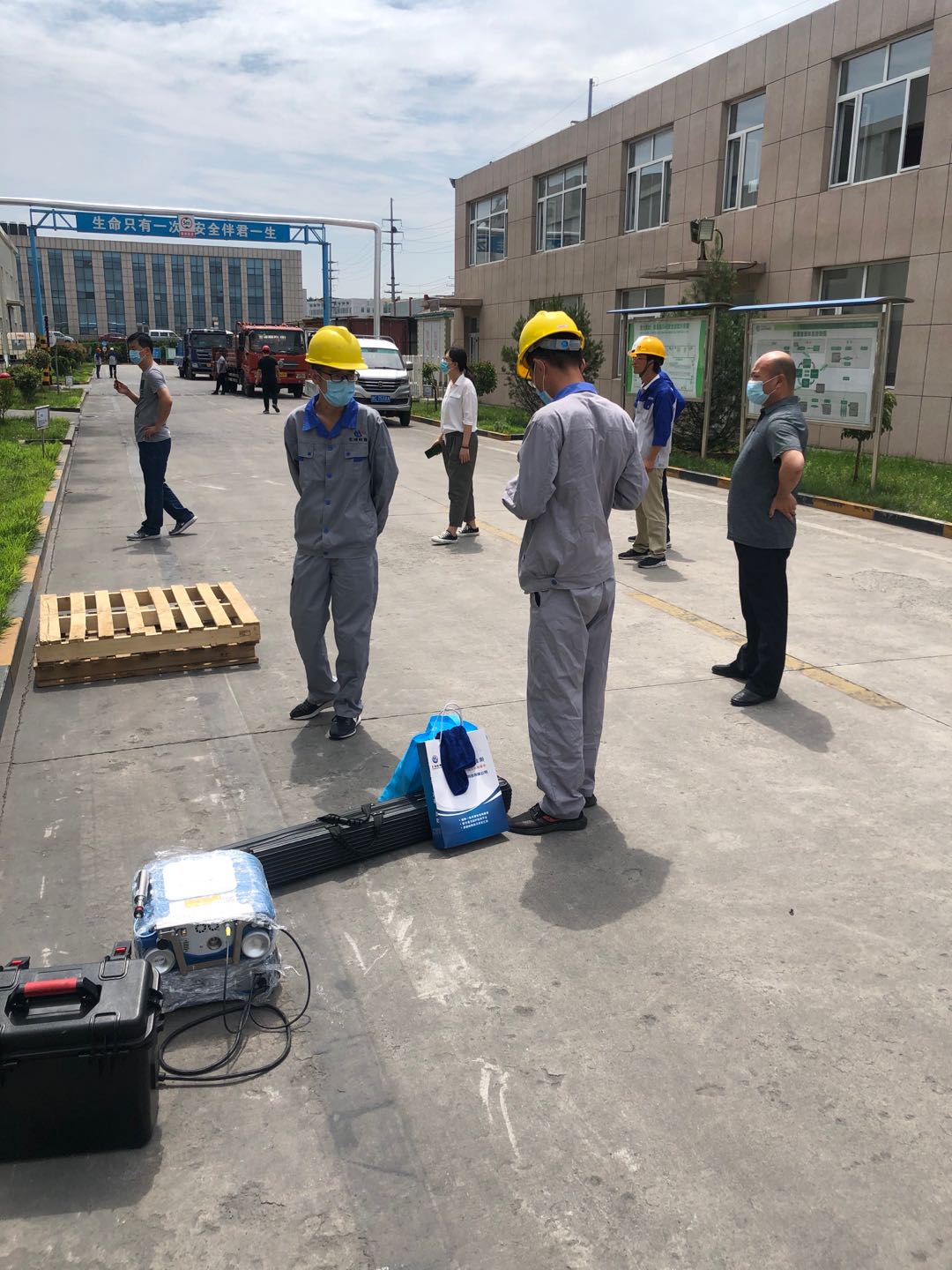 淄博市環(huán)保局監(jiān)察科聯(lián)合執(zhí)法科進(jìn)行執(zhí)法檢測